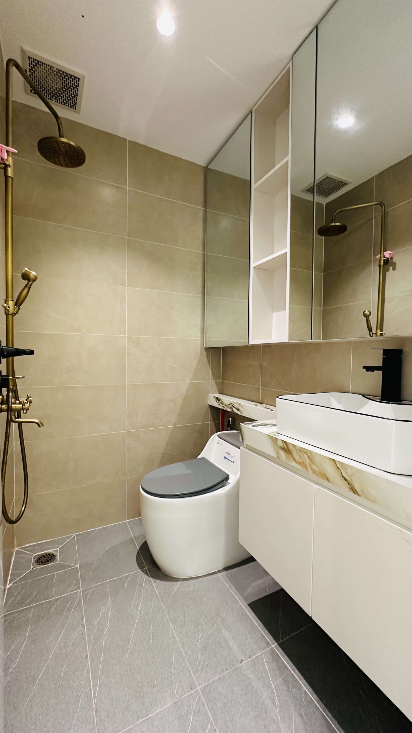 Căn hộ góc 12 Mường Thanh Viễn Triều Tầng 4 Tòa OC2B - Cắt lỗ 150 triệu Căn góc 12 Mường Thanh Viễn Triều Tầng 4 Toà OC2B - Cắt lỗ 150 triệu