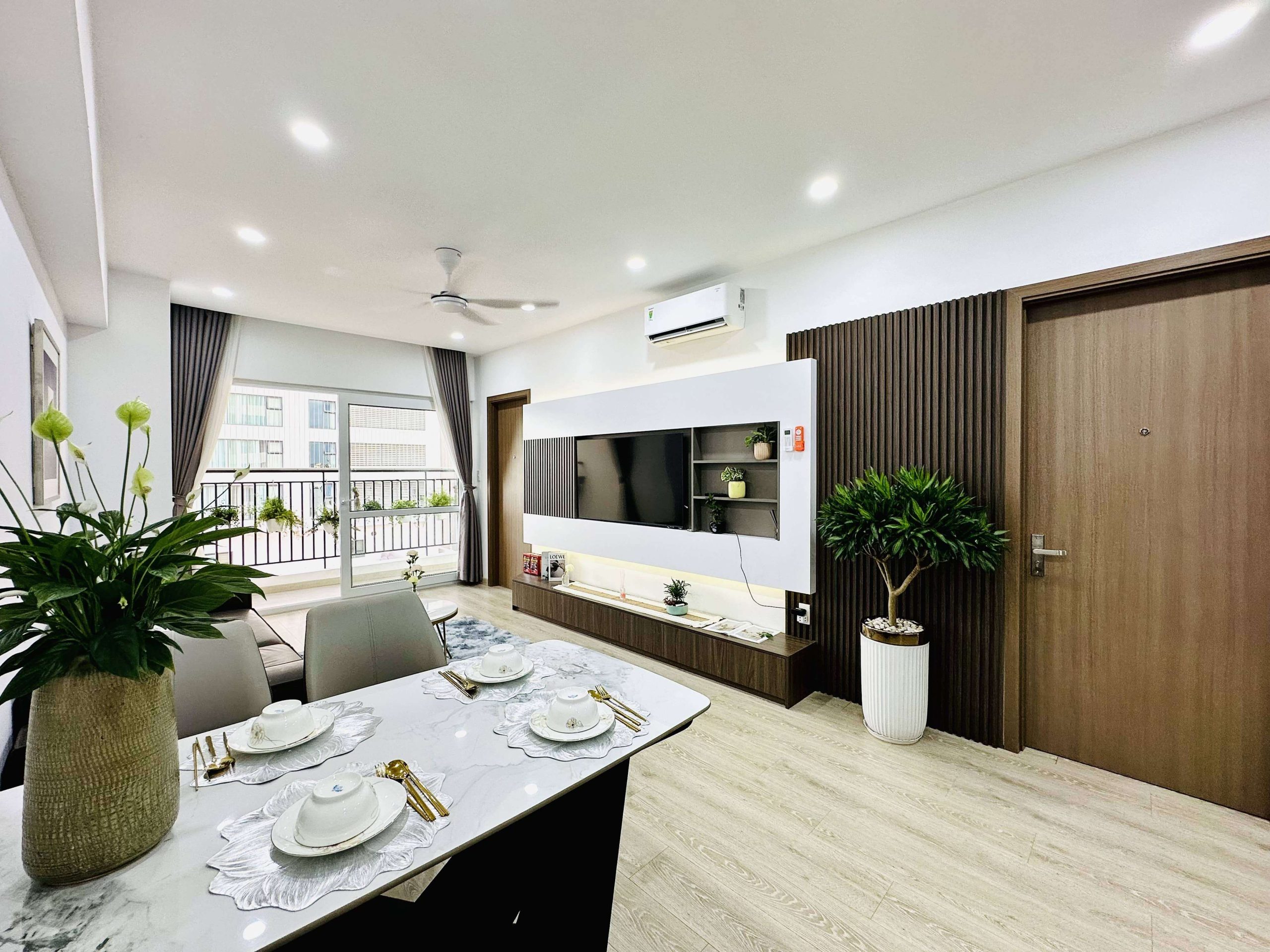 Căn hộ 14 Mường Thanh Viễn Triều Tầng 11 Tòa OC3. Ban công cực rộng Căn hộ 14 Mường Thanh Viễn Triều Tầng 11 Tòa OC3. Ban công cực rộng